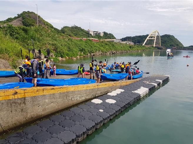 海洋委員會推動海洋教育，圖為國立台灣海洋大學申請補助辦理親子海洋體驗活動。（海委會提供／林瑞益高雄傳真）