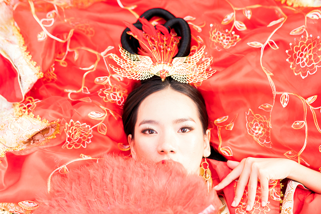 古代小妾命运悲惨，不仅会被当作物品随意买卖，就连洞房时也毫无隐私。(图:shutterstock/达志)