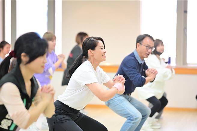 新竹市政府将于8日起办理妇女节系列活动，市长高虹安（左二）邀请女性朋友一起爱自己、动起来。（新竹市政府提供／陈育贤新竹传真）