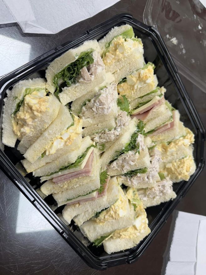 女网友买到现做的三明治，直呼「吃起来就是不一样」。（网友授权提供）