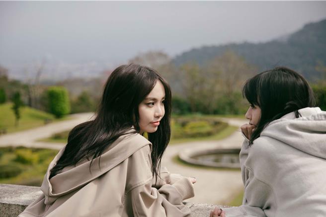 陈芳语请来闺蜜Bernice共同演出MV。（华风数位提供）