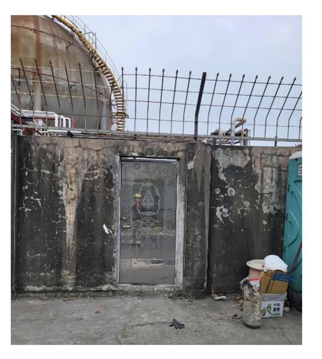 李长荣划出 3005 储槽工作区域供林园先进使用，如附件有独立作业进出的门与通道、护栏，且未供应自来水。图／李长荣提供