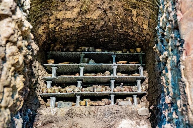 桃园龙潭三洽水地区的柴烧窑不仅能烧制陶艺品，还能窑烤披萨与麵包。（桃市府提供／蔡明亘桃园传真）