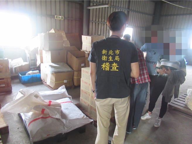 檢警調查，保欣違法自大陸輸入辣椒粉販售，下游業者向保欣採購後送檢出致癌物退回，保欣卻將貨轉售給其他下游，涉犯詐欺取財等罪嫌，劉姓負責人被新北地方法院裁定收押禁見。（新北市衛生局提供）
