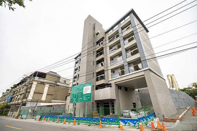 南投縣青年住宅第1期申購自1日起開放受理承購資格審查，民眾報名踴躍，縣府湧入逾百通申請及詢問電話。縣府建設處提醒，青宅主要提供「無自有房屋的縣內青年」申請，受理至4月1日17時止。（本報資料照）