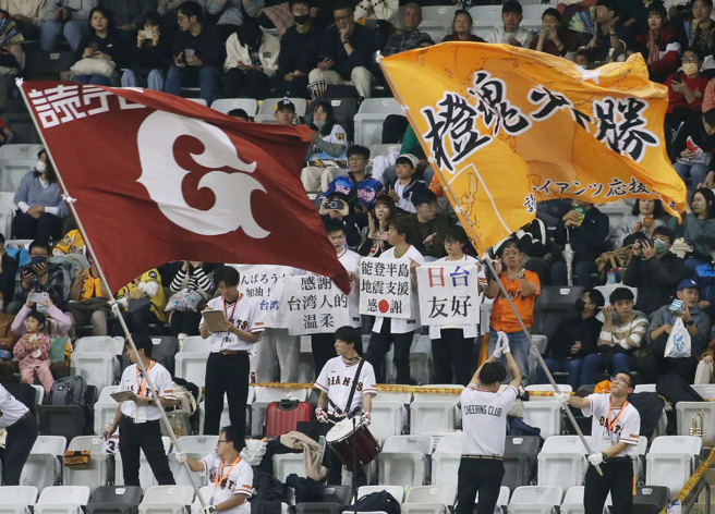 讀賣巨人官方應援團。（趙雙傑攝）