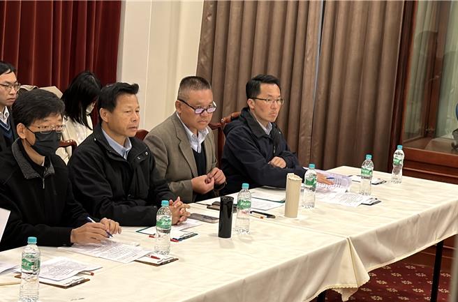 陆船翻覆酿2死案今日下午进行第14次协商，据了解双方在于「碰撞」一词的解释上有落差，依旧无取得共识，明日再谈。(于家麒摄)