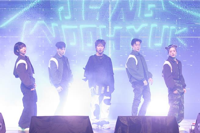 张佑赫坚持「全开麦」演出，展现元祖偶像的超强唱跳实力。（ON INN ASIA提供）