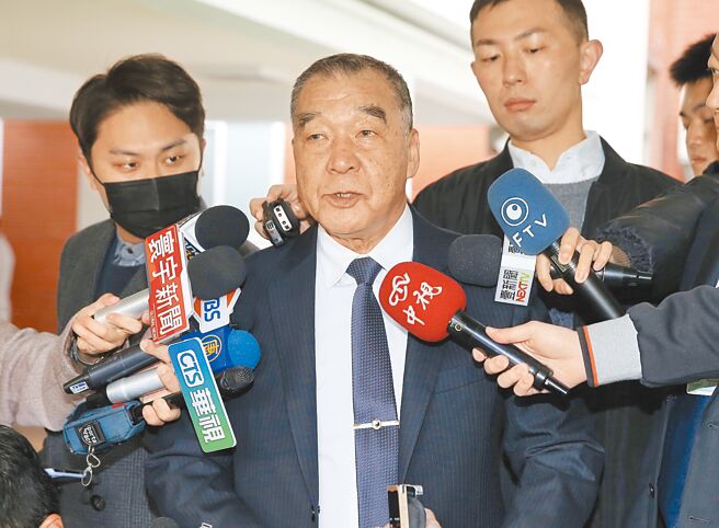 国防部长邱国正在立法院表示，海峡中线是一种默契，陆方不承认有的话，将来没有缓衝余地，会对地区造成更大压力，应该要多方考虑。（姚志平摄）