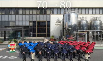 國民冰棒時隔8年宣布調漲「2元」 社長率全體幹部90度鞠躬道歉