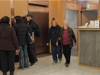 基隆殉職警祖母自金門來台！見孫牌位痛哭失聲