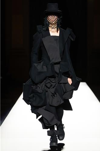 山本耀司2024秋冬新作 以画为灵感而生