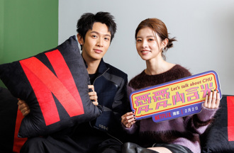 女星激情合體柯震東竄紅 網挖出「火辣泳裝照」引暴動