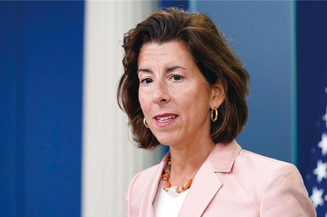 若美国路上有300万辆中国车，美商务部长雷蒙多「警告」：北京能让它们同时熄火。（美联社）