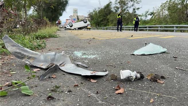 台東3日上午發生車輛自撞翻車意外。（蔡旻妤攝）