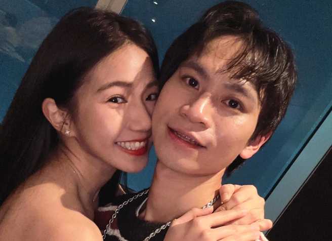 YouTuber「眾量级CROWD」情侣檔Andy、家寧交往8年。（图／眾量级CROWD脸书）