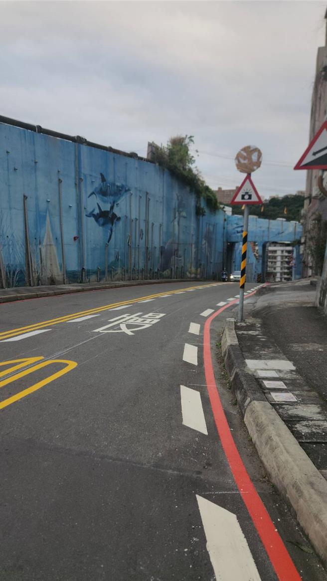 辖区警方测速照相会勘。（新北市议员郑宇恩办公室提供／张铠乙新北传真）