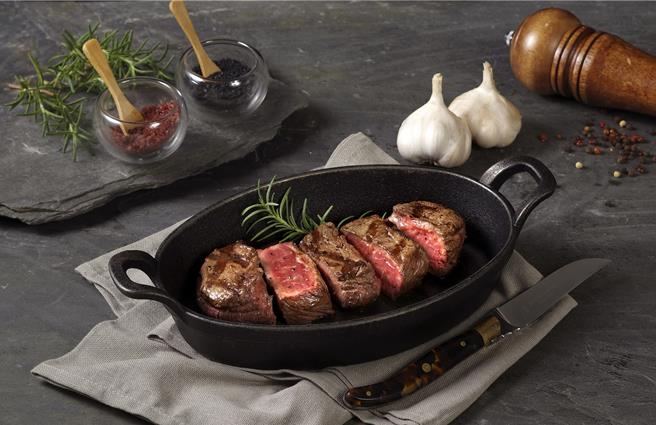 「PRIME ONE」牛排馆的美国Prime湿式熟成30天菲力牛排，透过湿式熟成30天，肉品风味更臻完美。(天成饭店集团提供)