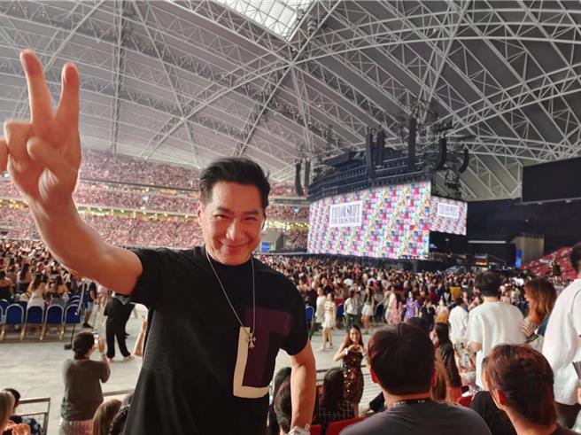 文章赴新加坡欣赏泰勒丝演唱会。（翰森娱乐提供）