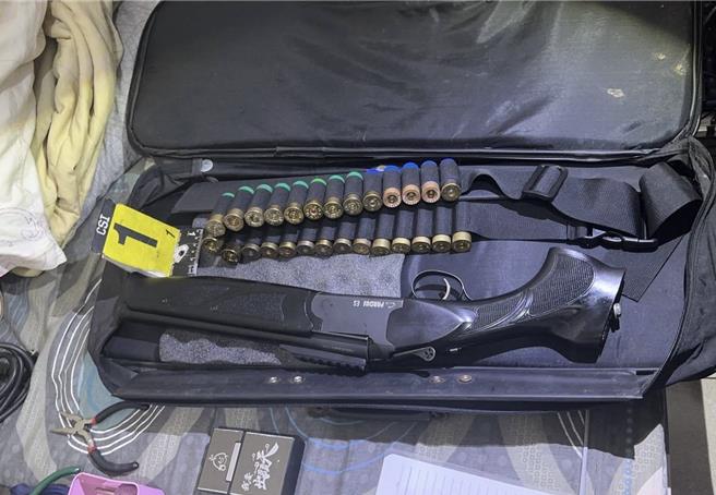 中和警分局與刑事局共同破獲改造槍械工廠。（警方提供）