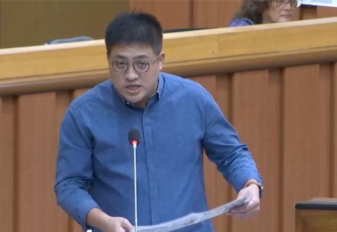 基隆東岸廣場爭議延燒，4日基隆市議會將召開臨時會。國民黨議員曾紀嚴表示，若當初林右昌前市府按照促參法精神，不要變更為ROT案，就不會有問題。（翻攝畫面／徐佑昇基隆傳真）