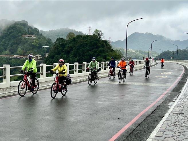 探索北橫249人單車完騎42.5公里，獲櫻花勇士認證。(桃園市風管處提供／呂筱蟬桃園傳真)