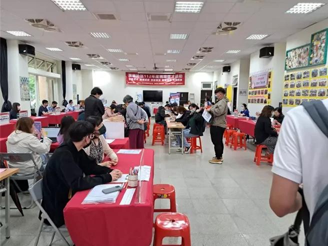 劳动部劳动力发展署桃竹苗分署3月7日在苗栗县头份市民生里社区活动中心（头份市中华路595号），办理现场徵才活动。（劳动部劳动力发展署桃竹苗分署提供／李京升苗栗传真）