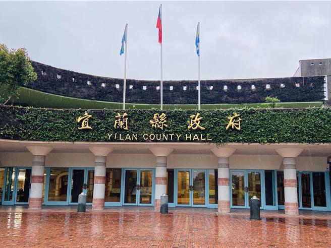 近来网路、line群组疯传，全台65岁以上长者3月1日起搭乘计程车可补助7成车资，宜兰县政府接获询问电话不间断，急忙澄清讯息内容。（吴佩蓉摄）