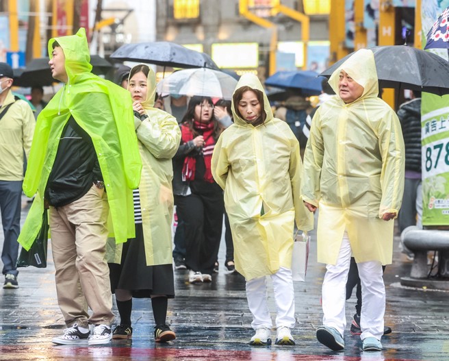 周三冷氣團來襲！周五只剩下15度。(粘耿豪攝）