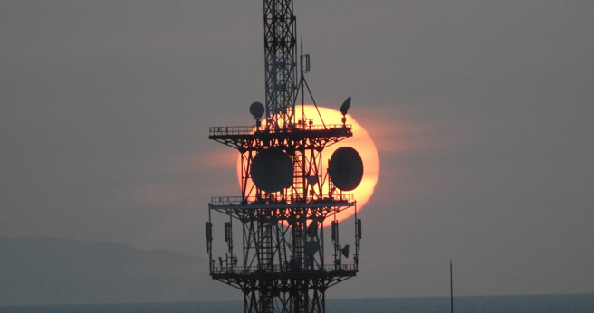 夕阳熊猫，睽违7年再次出现。（图／翻摄自明石市立天文科学馆推特）