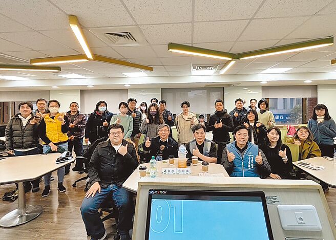 桃市府重視城市永續發展議題，桃園社會企業中心招募ESG永續菁英團隊，入選團隊將獲專業師資培訓，圖為青年局辦理招募計畫說明會。（桃園市青年局提供／蔡明亘桃園傳真）