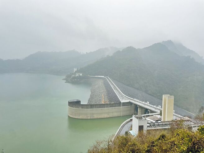 今早雷雨带扫过台湾西半部，替曾文水库挹注不少水量。（水利署南区分署提供／程炳璋台南传真）
