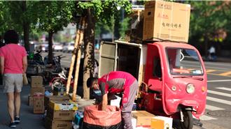 陆3月快递新规衝击送件数 收入大减转行送外卖