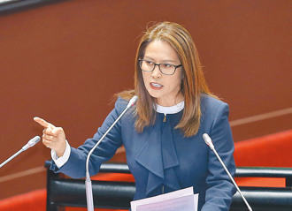 高金曝「原民升遷」簡訊  媒體人驚：管碧玲馬屁拍到這程度？