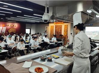 韓教授來台傳授飯捲泡菜製作秘訣 保證不「醋飯天條」