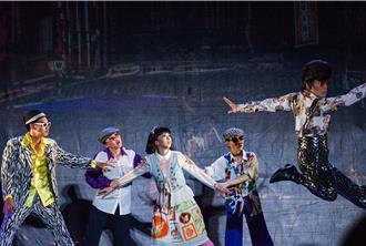 進喔！ 金枝演社演戲獻給「粉紅超跑」白沙屯媽祖