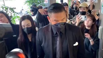 失言飙骂狗官神隐！范玮琪、黑人牵手现身灵堂「公开喊话小S」近况曝