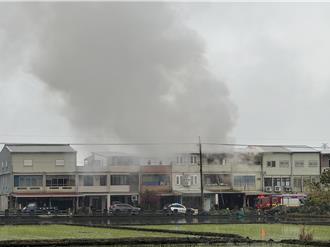 宜蘭回收廠狂冒濃煙 紙堆突起火持續悶燒中