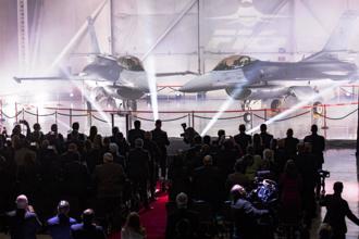 洛馬交付2架F-16 block 70 戰機給斯洛伐克