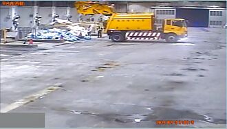 北市 鑽石項鍊不慎丟垃圾車 撥打1999攔車尋回