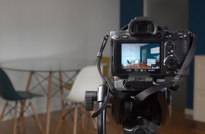 高雄一名李姓男子，将网红少女3分钟的「自拍私密片」分享至脸书，甚至还附上密码、方便网友浏览。（图：shutterstock／达志）