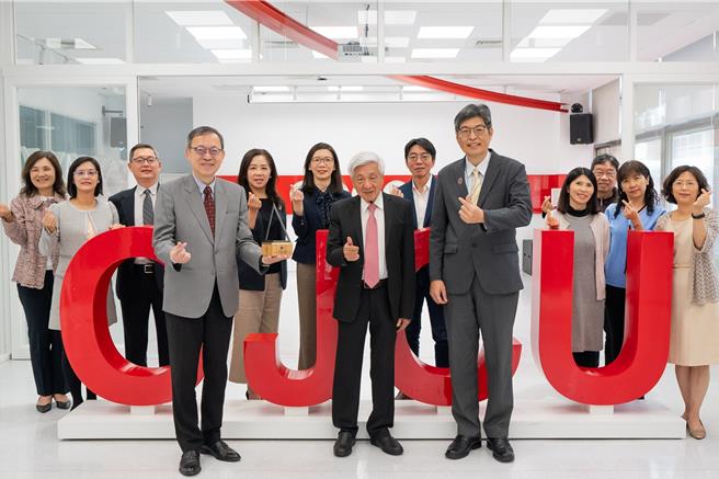 长荣大学荣获第27届「国家品质奖」之「永续发展典范奖」。(长荣大学提供／曹婷婷台南传真)