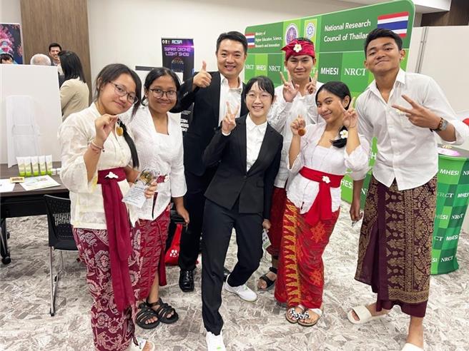 安科院师生参与2023日本JDIE真夏设计创意暨发明展。（长荣大学提供／曹婷婷台南传真）