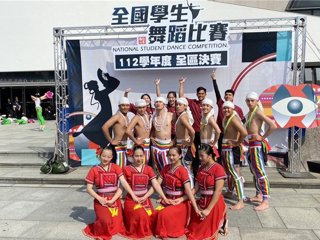 花蓮高工原舞隊去年在全國學生舞蹈比賽拿下民俗舞高中職丙組特優冠軍，今年再以舞碼「Safaniw」出征賽事，用創新舞技惟妙惟肖呈現阿美族母系社會的傳統文化，成功蟬聯同組別冠軍寶座。（花蓮高工提供／羅亦晽花蓮傳真）