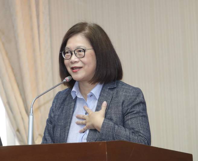 陆船翻覆事件真相未明，立法院内政委员会4日邀请海委会主委管碧玲（图）、陆委会主委邱太三、国防部及海军司令部参谋长就「金门撞船案:翻船执法过程及后续处理」进行专题报告，并备询答。（刘宗龙摄）