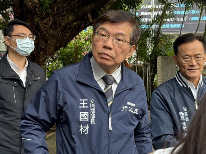 桃機南跑道歲修班機大延誤，王國材4日指出將提前16小時修完。(蔡依珍攝)