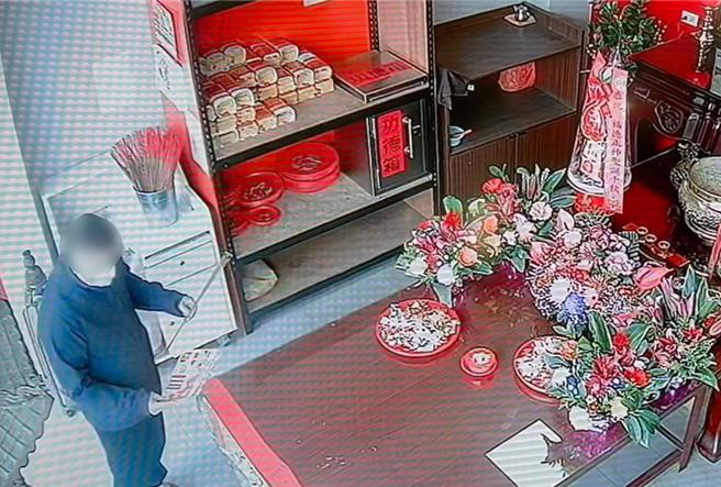 台中市張姓男子到福德祠拜拜，意外拾獲1張全新2000元刮刮樂，誤以為是財神眷顧，刮開卻「槓龜」，還險些吃上侵占官司。（警方提供／王煌忠台中傳真）