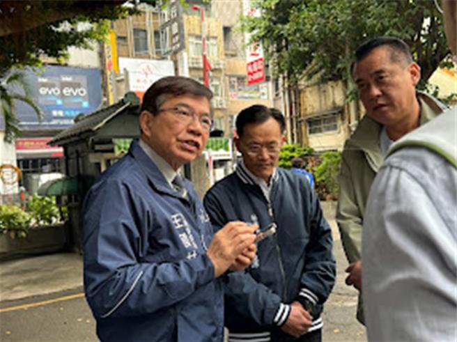 王国材4日视察「桃园捷运棕线计画」时提到，道安跟民怨要找到平衡点，将採微罪不计点、不接受民眾检举，草案周四送院会。(蔡依珍摄)