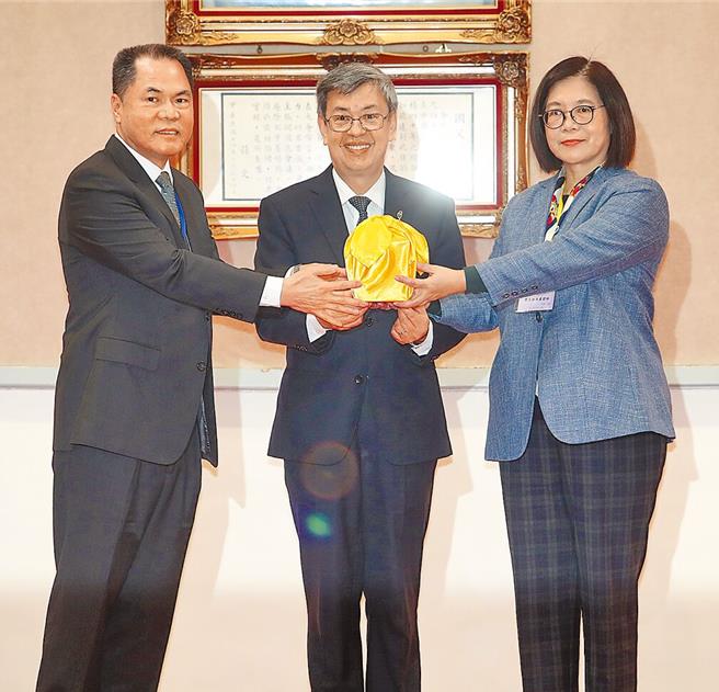 海委会副主委、海巡署长周美伍今在立法院内政委员会还原陆船翻覆事件。（本报资料照片）