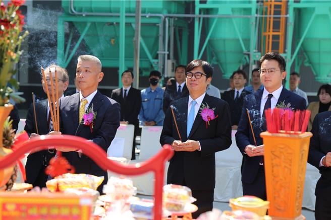 半导体封装材料领域全球市占率第一的住友培科加码8亿元于大发工业区投资扩厂，新厂如期如质于今(4)日举办落成谢土典礼。（高市经发局提供）